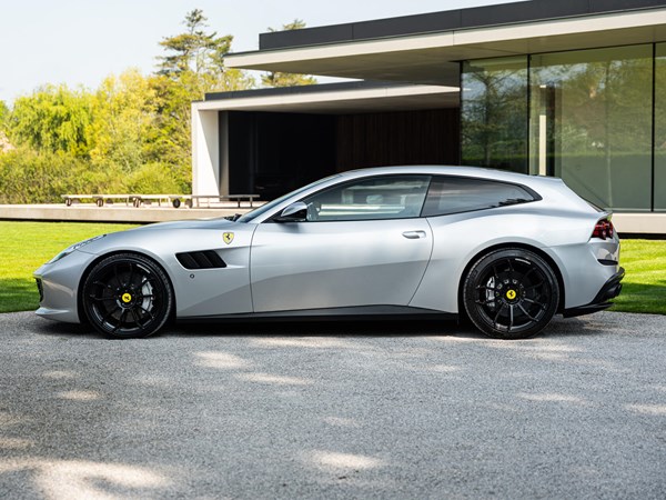 FERRARI GTC4 LUSSO T